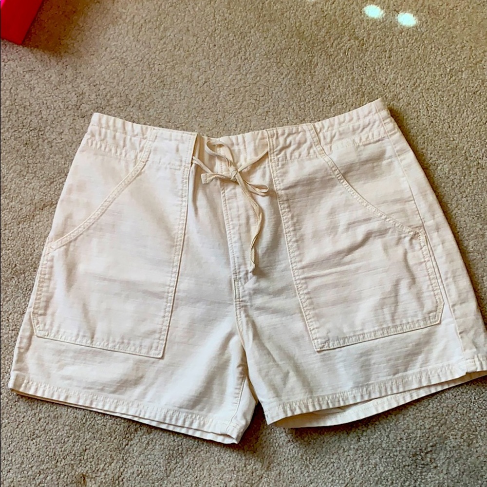 Vince linen cream colored shorts